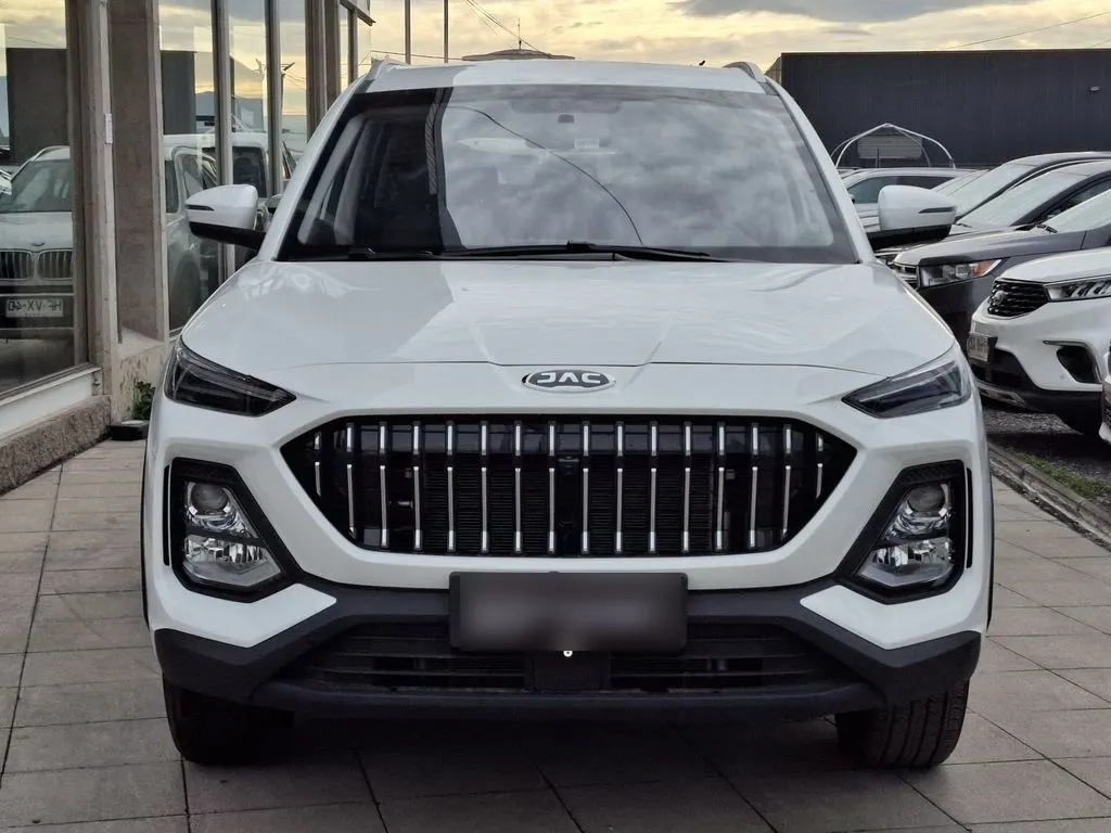 JAC Js8 1.5 Comfort Ce 4x2 6mt 5p año 2026