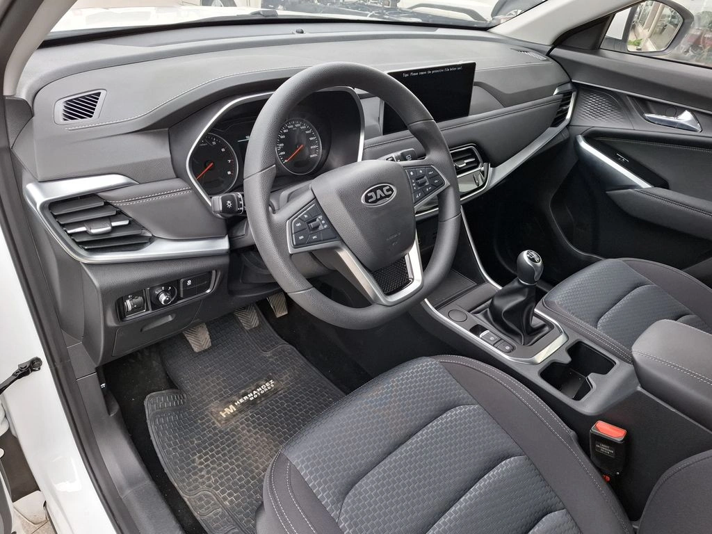 JAC Js8 1.5 Comfort Ce 4x2 6mt 5p año 2026