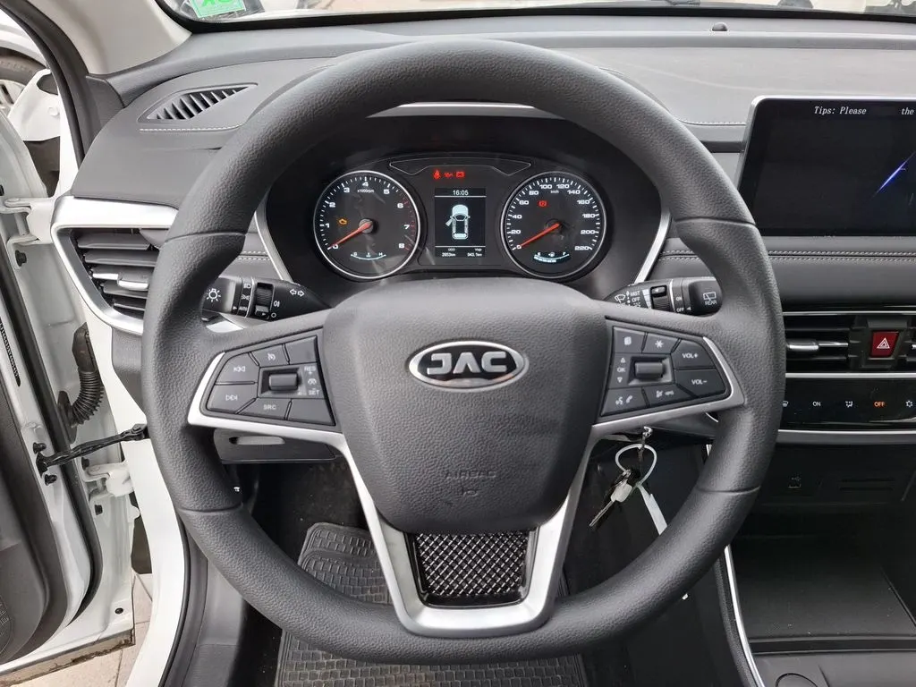 JAC Js8 1.5 Comfort Ce 4x2 6mt 5p año 2026
