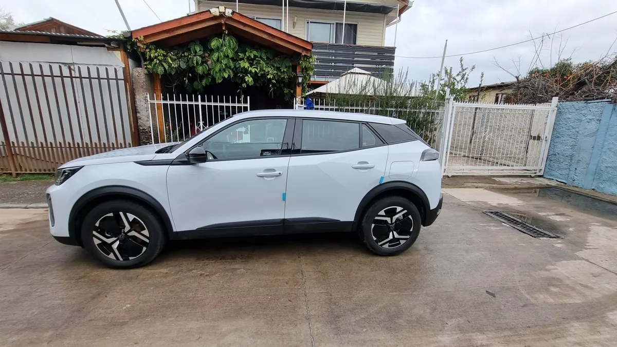 PEUGEOT 2008 1.2 Allure Mhev 136 At Hirbido año 2026