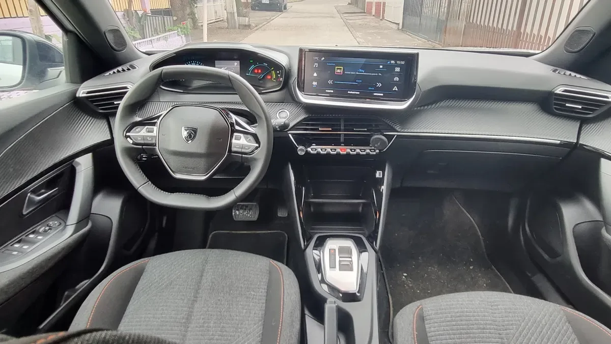 PEUGEOT 2008 1.2 Allure Mhev 136 At Hirbido año 2026