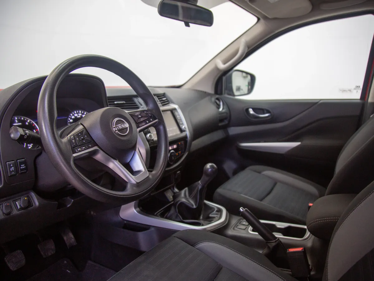 Nissan Navara Xe 4x2 2.3 Mt año 2024