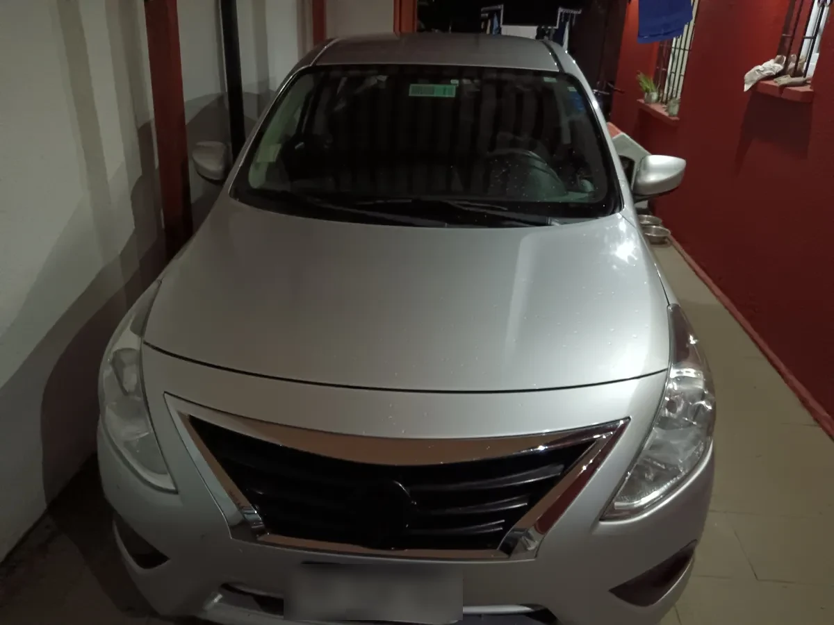 NISSAN VERSA 1.6 Sense Ac At 4x2 año 2015