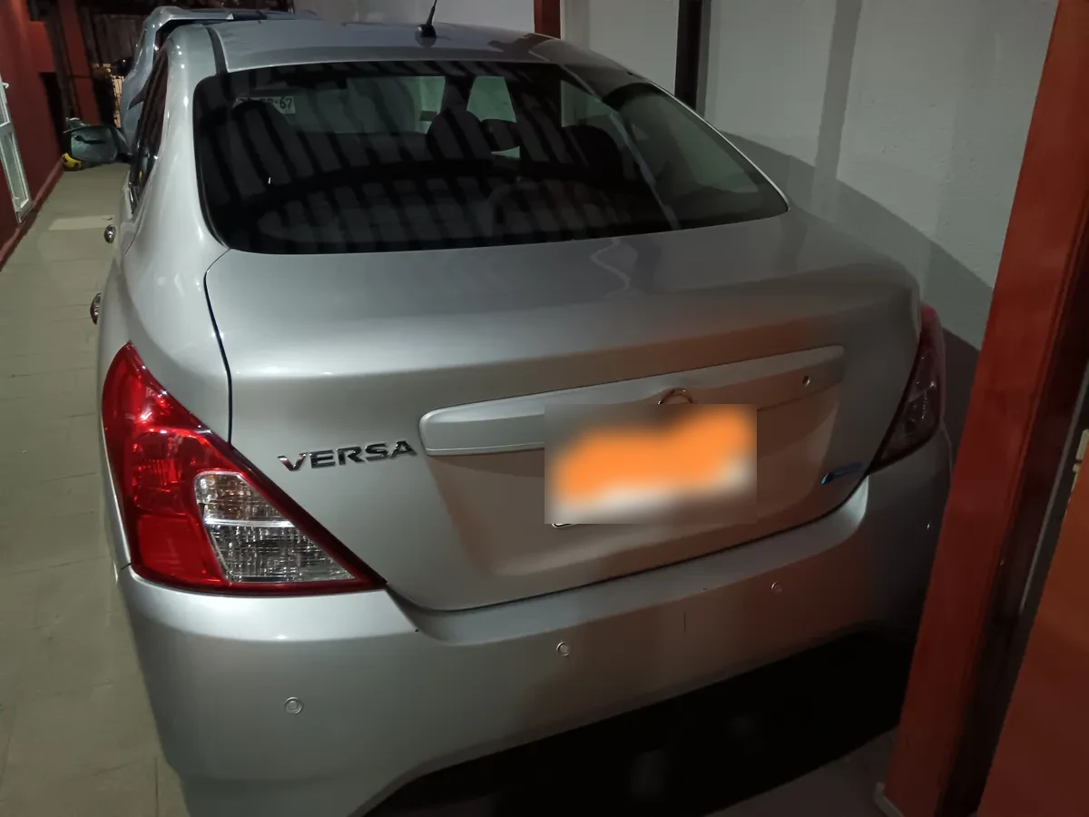 NISSAN VERSA 1.6 Sense Ac At 4x2 año 2015