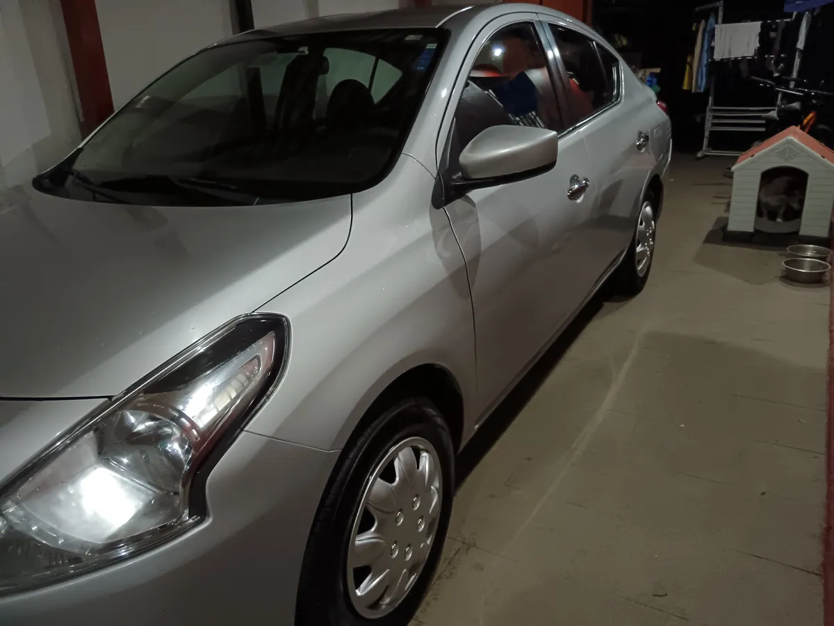 NISSAN VERSA 1.6 Sense Ac At 4x2 año 2015