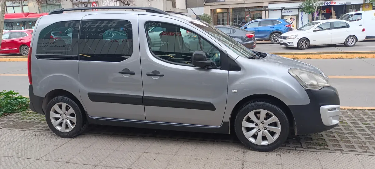 PEUGEOT TEPEE 1.6 Outdoor Allure 7p Mt Diesel año 2019