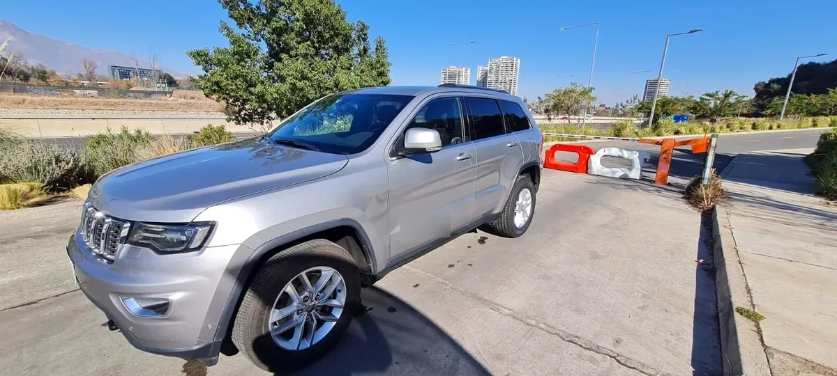 Jeep Grand Cherokee 3.6 Laredo V6 At 4x4 año 2017