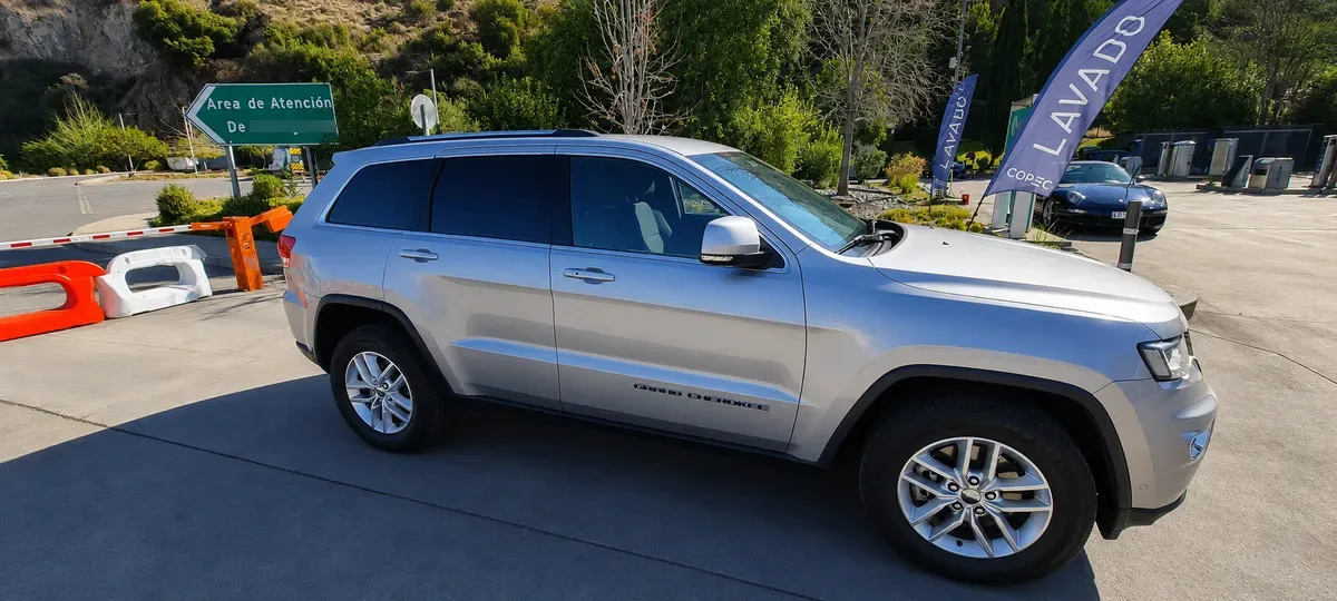 Jeep Grand Cherokee 3.6 Laredo V6 At 4x4 año 2017