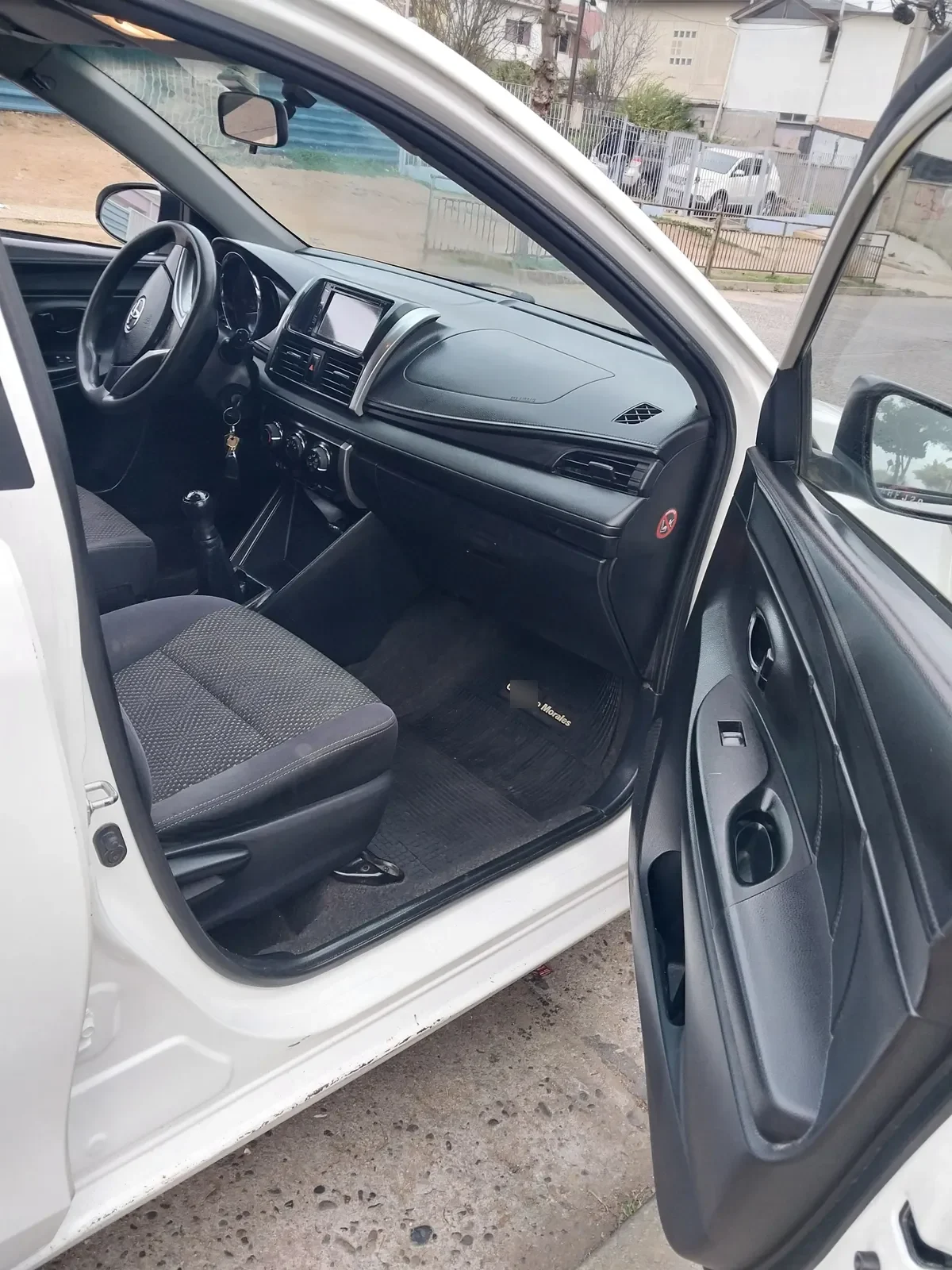 TOYOTA YARIS 1.5 Sedan Xli Mt año 2015
