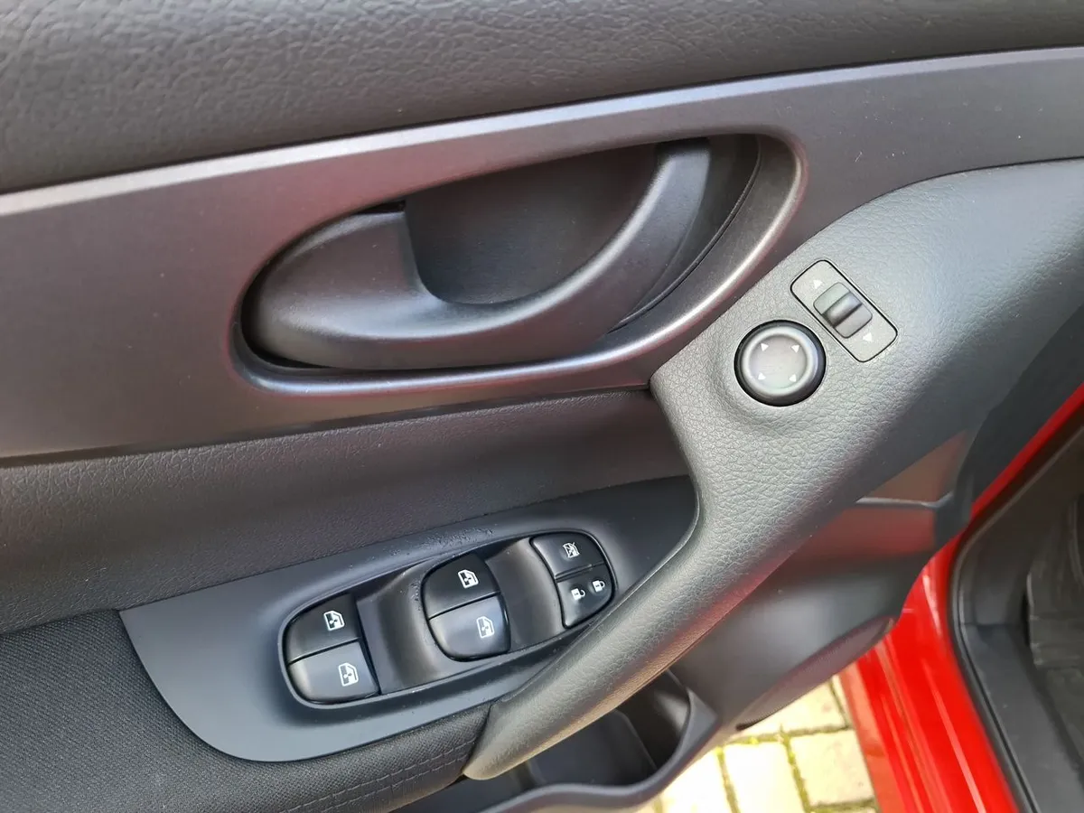 Nissan Qashqai 2.0 Sense 4x2 Mt 5p año 2020