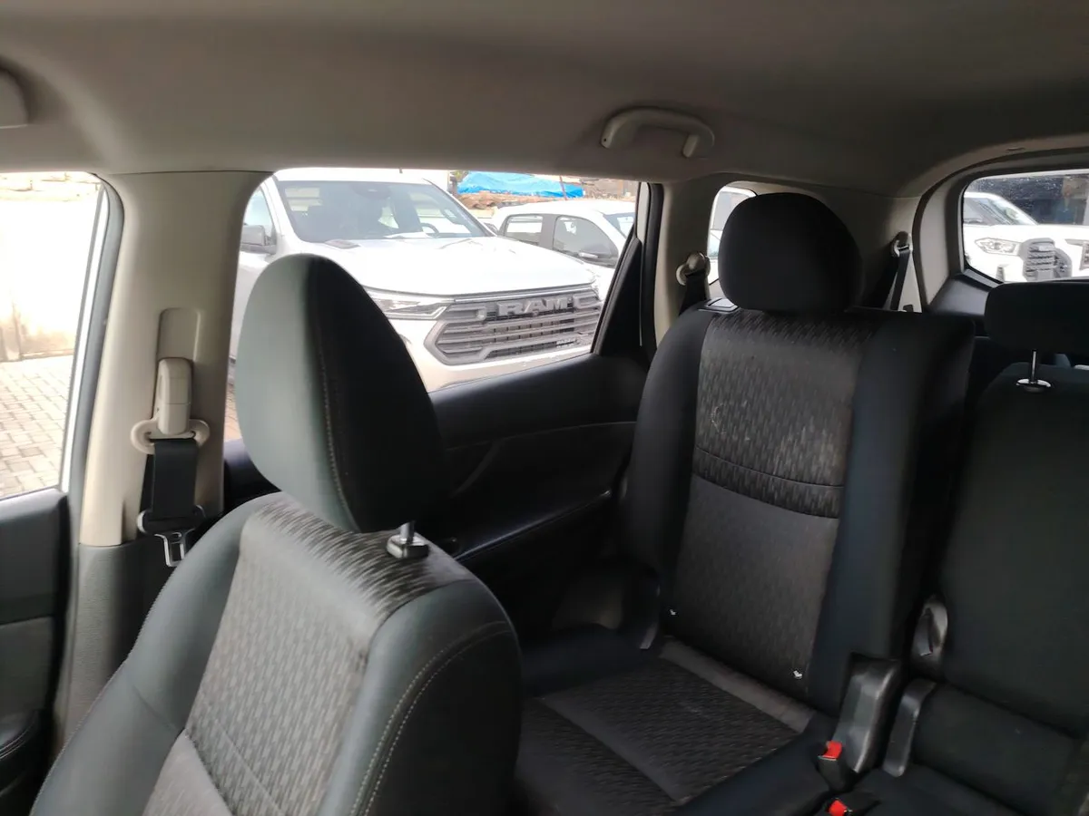 Nissan X-Trail 2.5 Sense Mc 4x2 3row Cvt At 5p año 2021