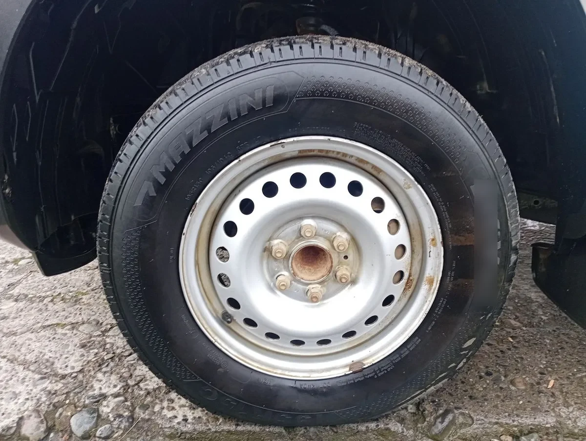 Nissan Np300 2.5 S Dob. Cab. Mt 4p año 2018