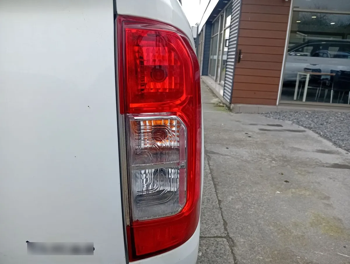 Nissan Np300 2.5 S Dob. Cab. Mt 4p año 2018