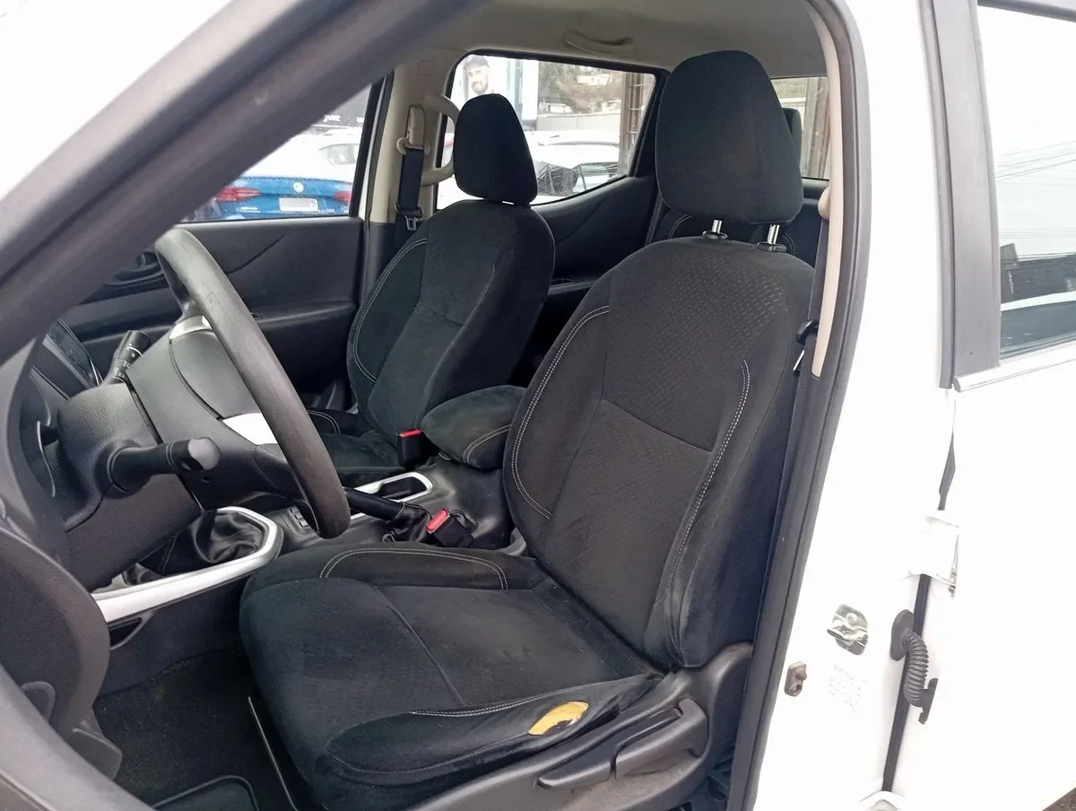 Nissan Np300 2.5 S Dob. Cab. Mt 4p año 2018