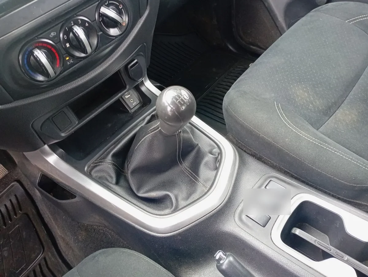 Nissan Np300 2.5 S Dob. Cab. Mt 4p año 2018