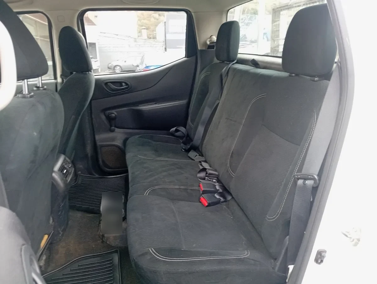 Nissan Np300 2.5 S Dob. Cab. Mt 4p año 2018