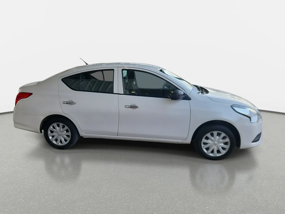 Nissan Versa 1.6 Sense 4x2 Mt 4p año 2021