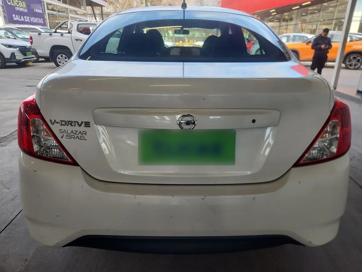 Nissan Versa 1.6 Sense 4x2 Mt 4p año 2021