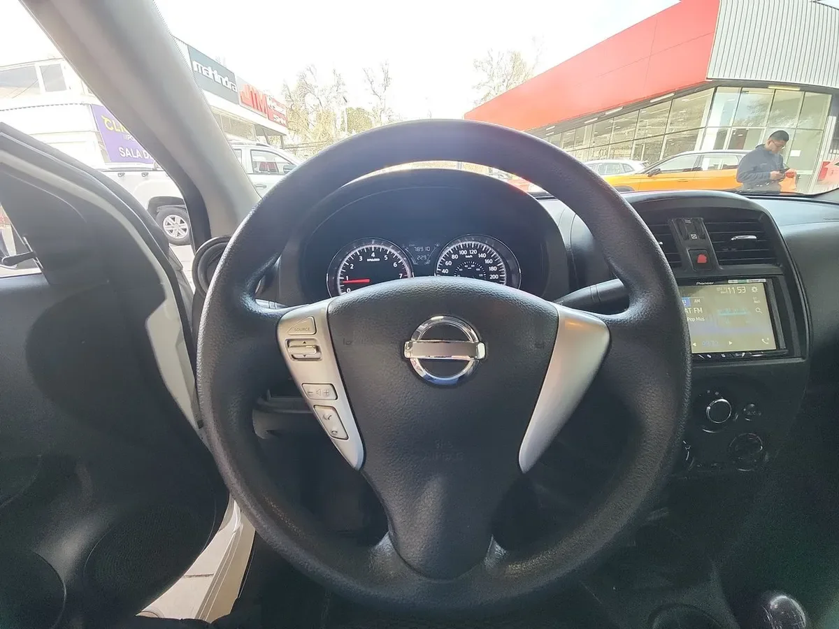 Nissan Versa 1.6 Sense 4x2 Mt 4p año 2021