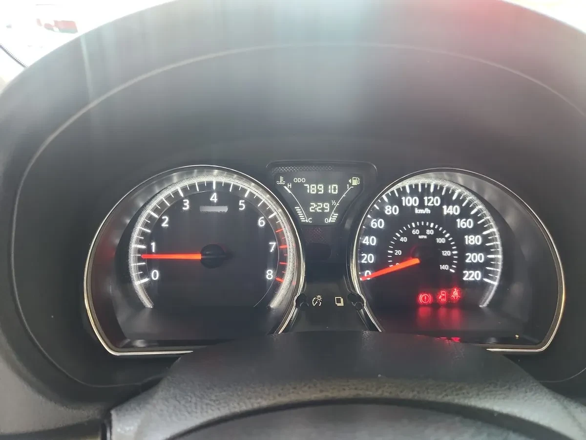 Nissan Versa 1.6 Sense 4x2 Mt 4p año 2021