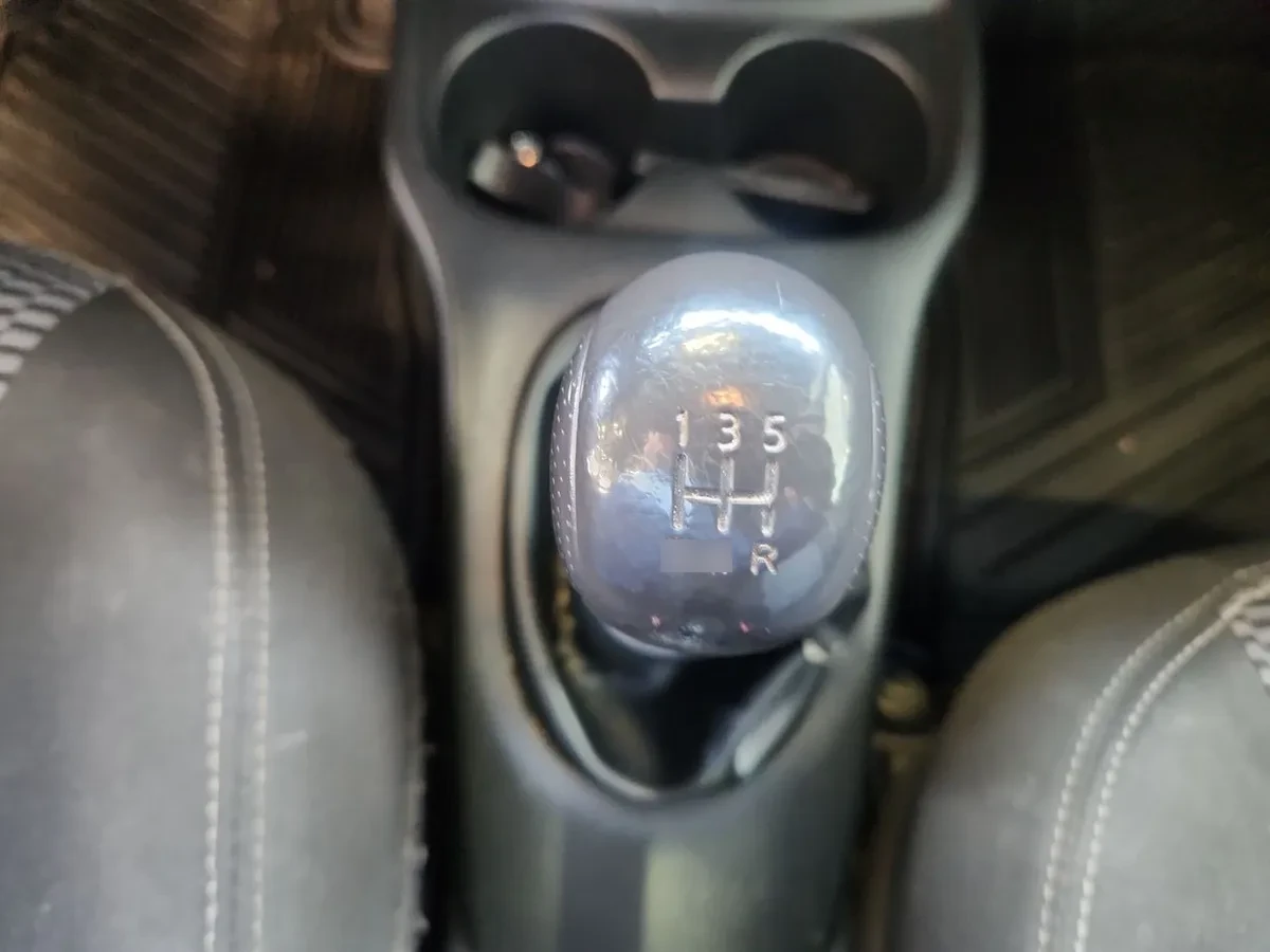 Nissan Versa 1.6 Sense 4x2 Mt 4p año 2021