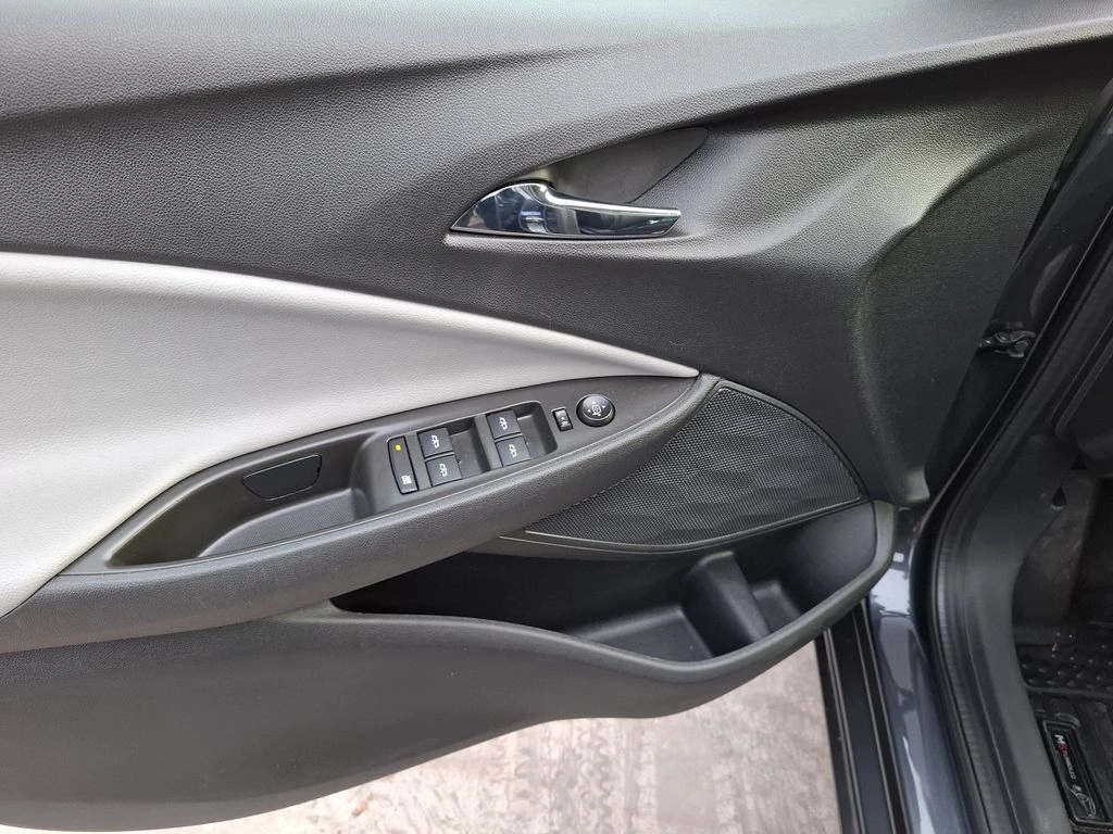 Chevrolet Onix 1.0 Sedan Ltz Mt año 2025