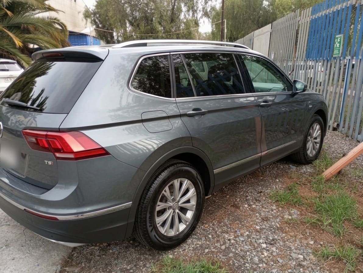 VOLKSWAGEN TIGUAN 1.4 Tsi Trendline 150hp Mt año 2018