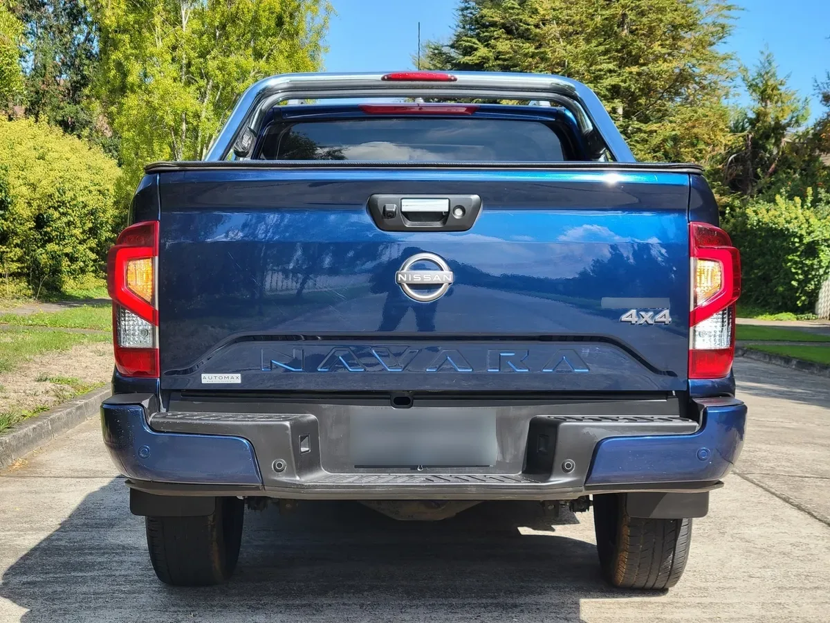 NISSAN NAVARA 2.3 Dc Platinum At 4x4 Diesel año 2024