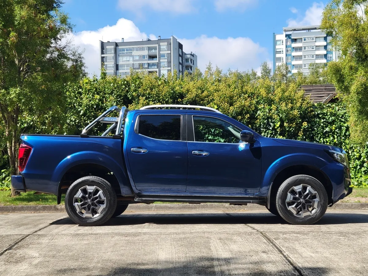 NISSAN NAVARA 2.3 Dc Platinum At 4x4 Diesel año 2024