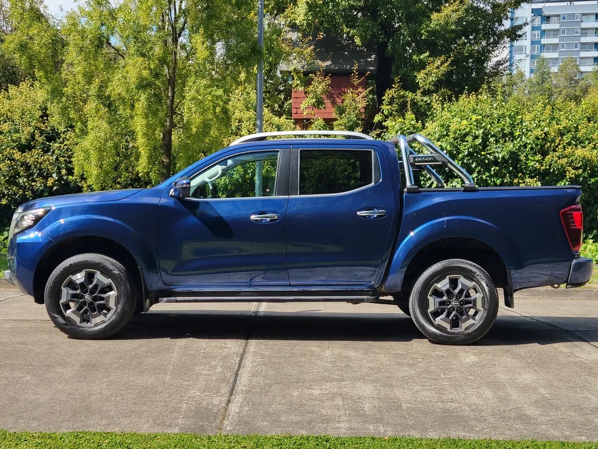 NISSAN NAVARA 2.3 Dc Platinum At 4x4 Diesel año 2024