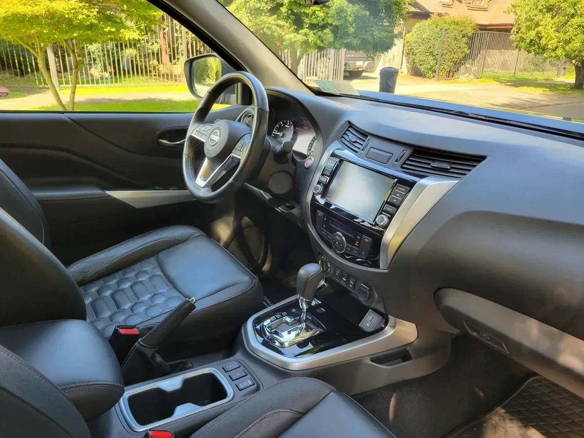 NISSAN NAVARA 2.3 Dc Platinum At 4x4 Diesel año 2024