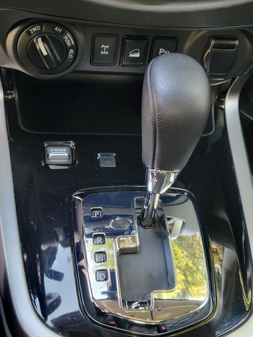 NISSAN NAVARA 2.3 Dc Platinum At 4x4 Diesel año 2024