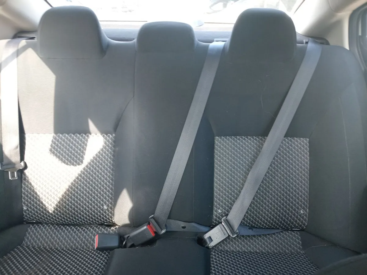 Nissan Versa 1.6 Sense 4x2 Cvt At 4p año 2022
