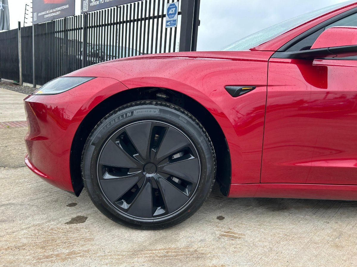 Tesla Model 3 Standard Range año 2026