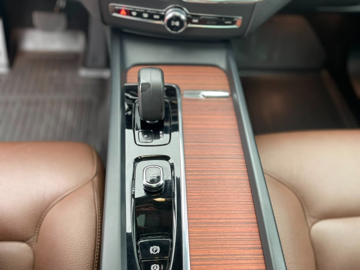 Volvo Xc60 T8 Recharge 4x4 año 2024