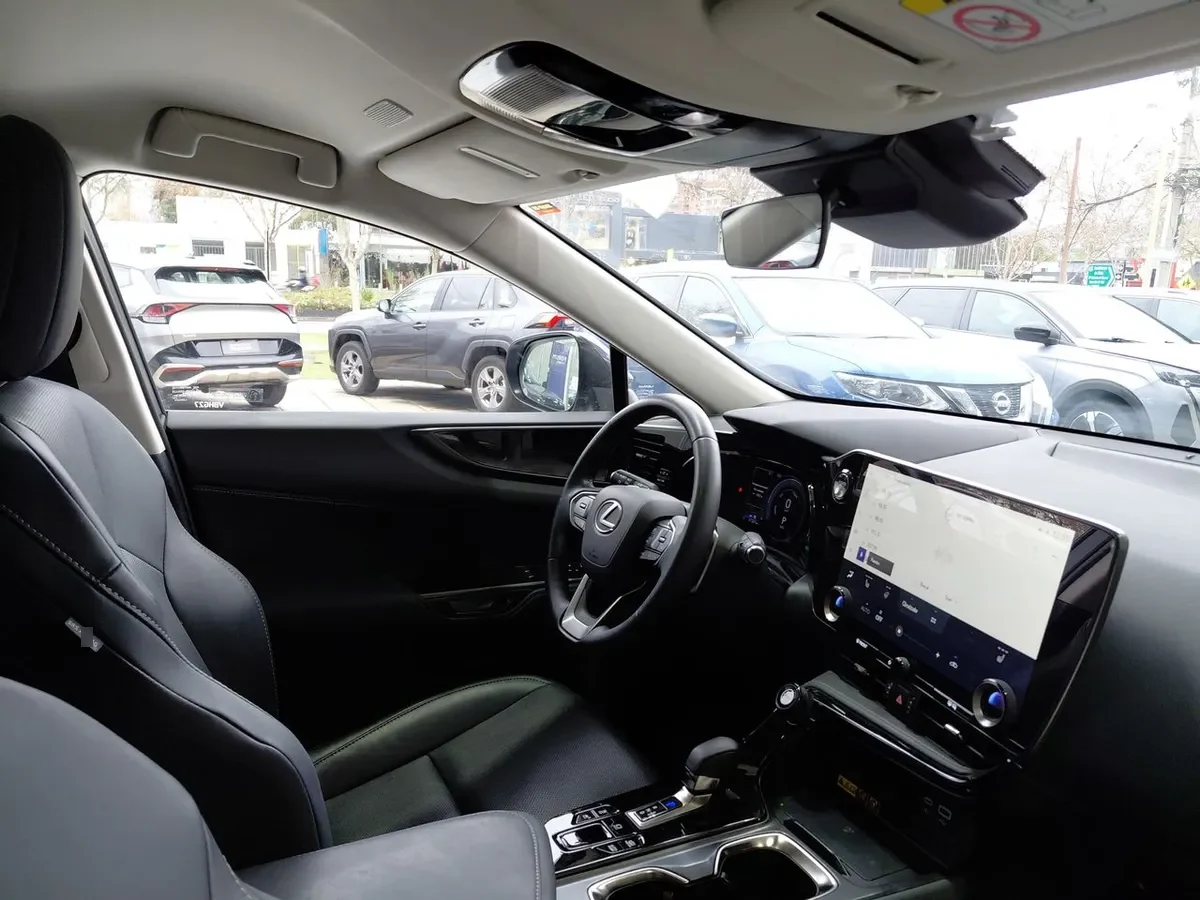 Lexus Nx450 2.5 Premium Phev Hybrid Awd At 5p año 2025