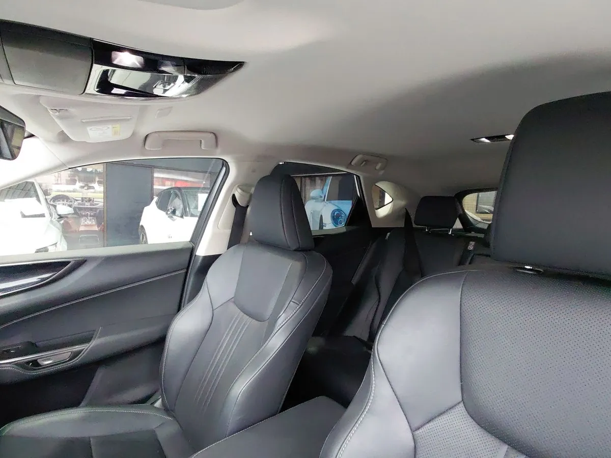 Lexus Nx450 2.5 Premium Phev Hybrid Awd At 5p año 2025