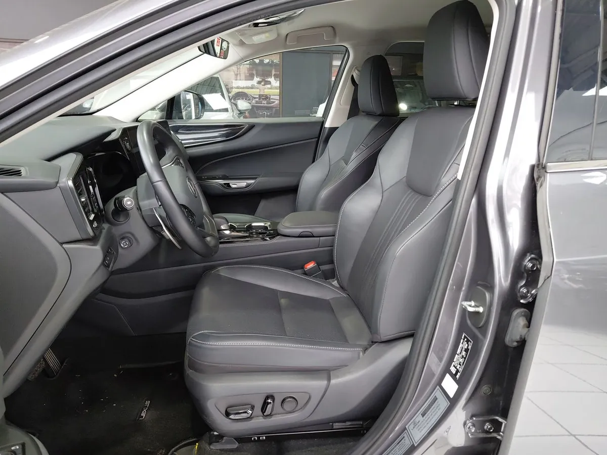 Lexus Nx450 2.5 Premium Phev Hybrid Awd At 5p año 2025