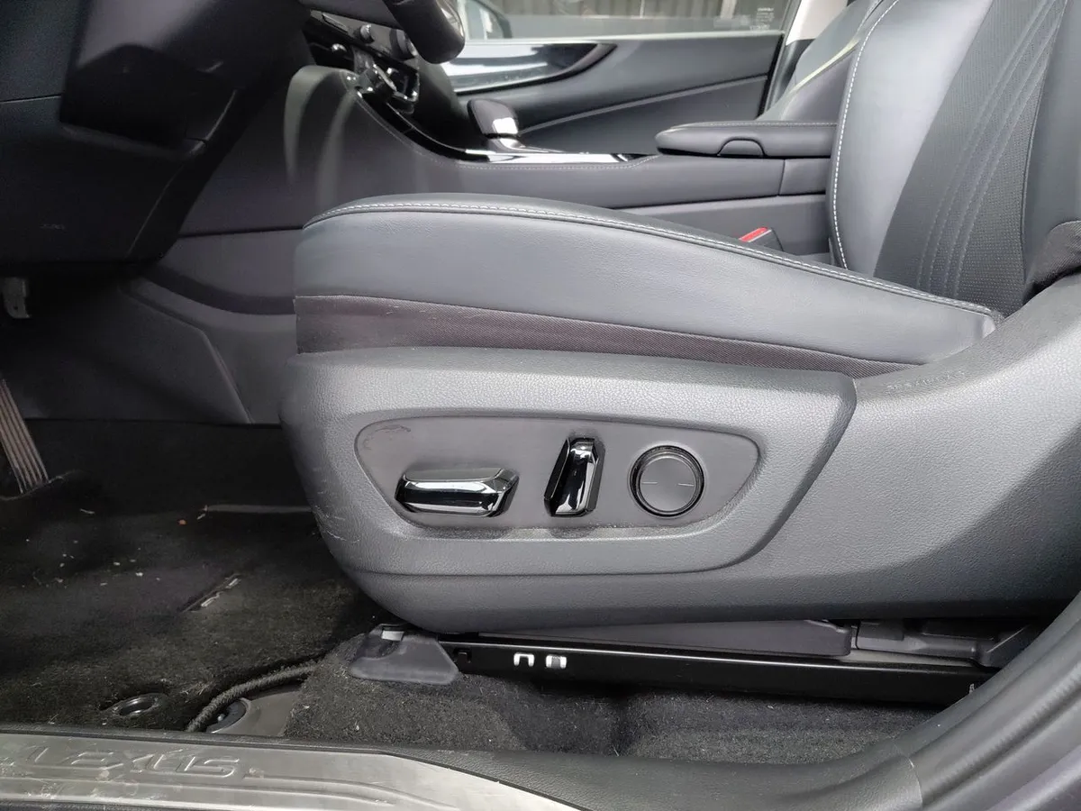 Lexus Nx450 2.5 Premium Phev Hybrid Awd At 5p año 2025