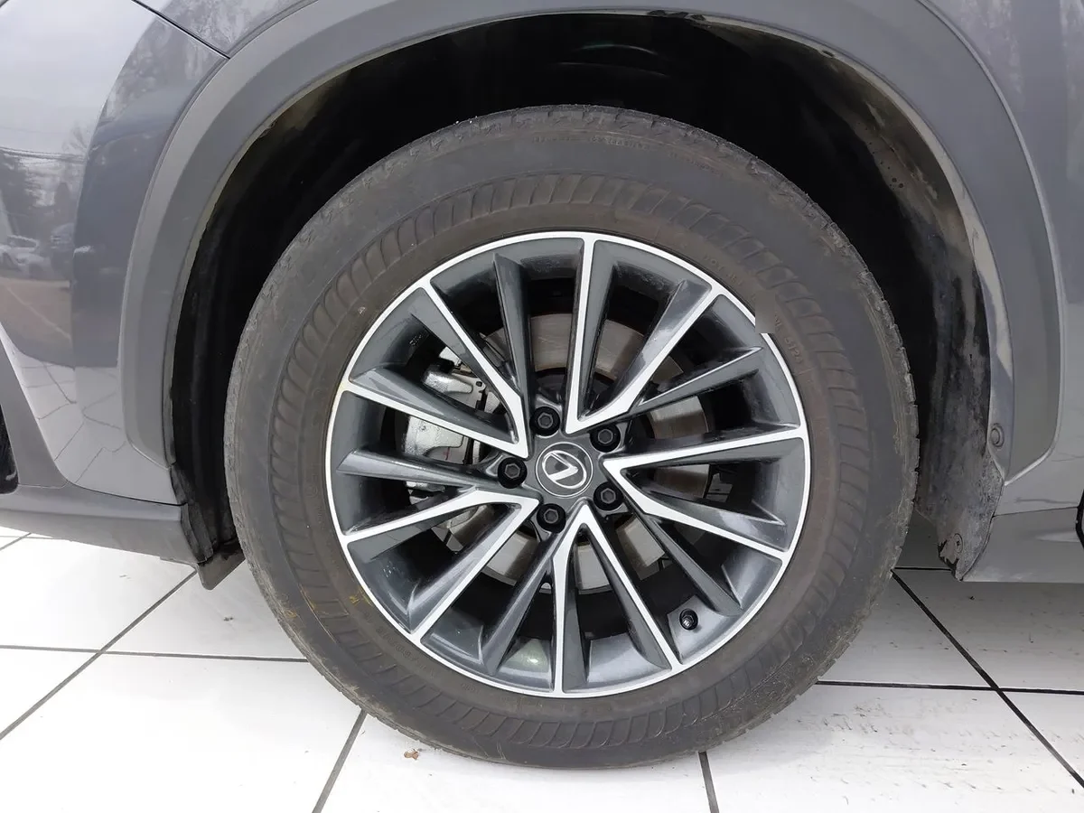 Lexus Nx450 2.5 Premium Phev Hybrid Awd At 5p año 2025