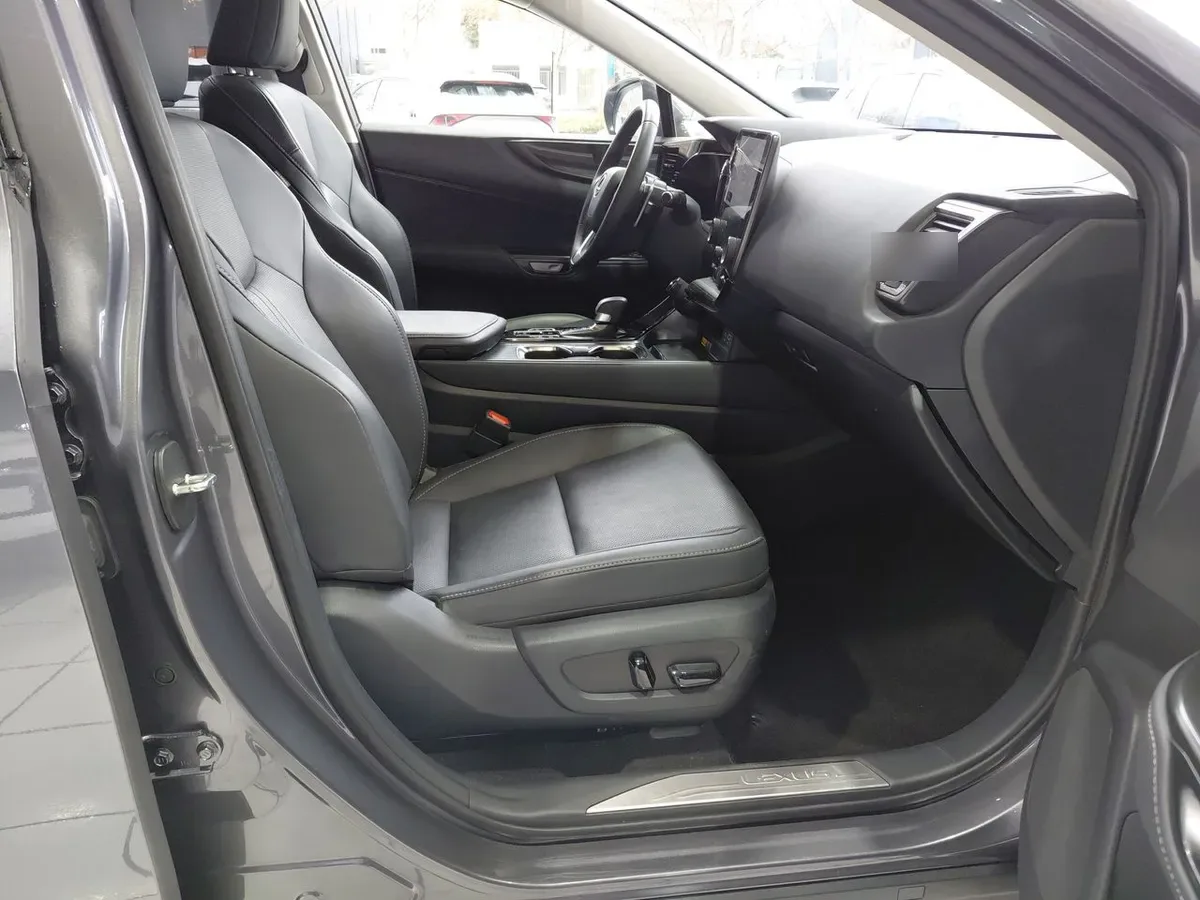 Lexus Nx450 2.5 Premium Phev Hybrid Awd At 5p año 2025