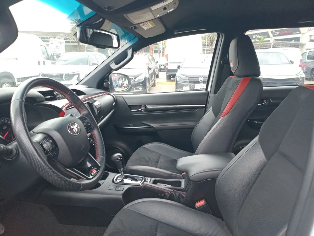 Toyota Hilux 2.8 Gr-S Diesel 4x4 Dob. Cab. At 4p año 2024