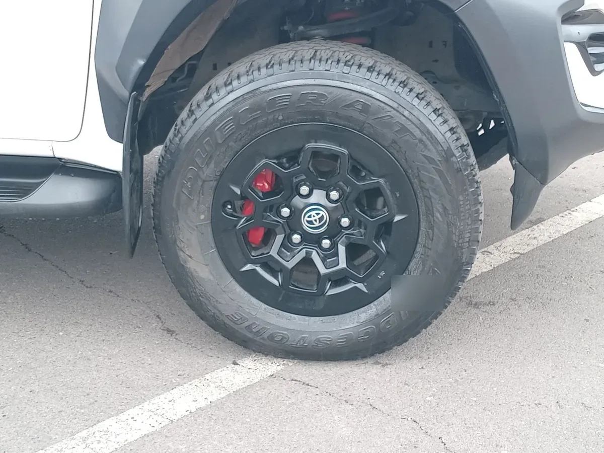 Toyota Hilux 2.8 Gr-S Diesel 4x4 Dob. Cab. At 4p año 2024
