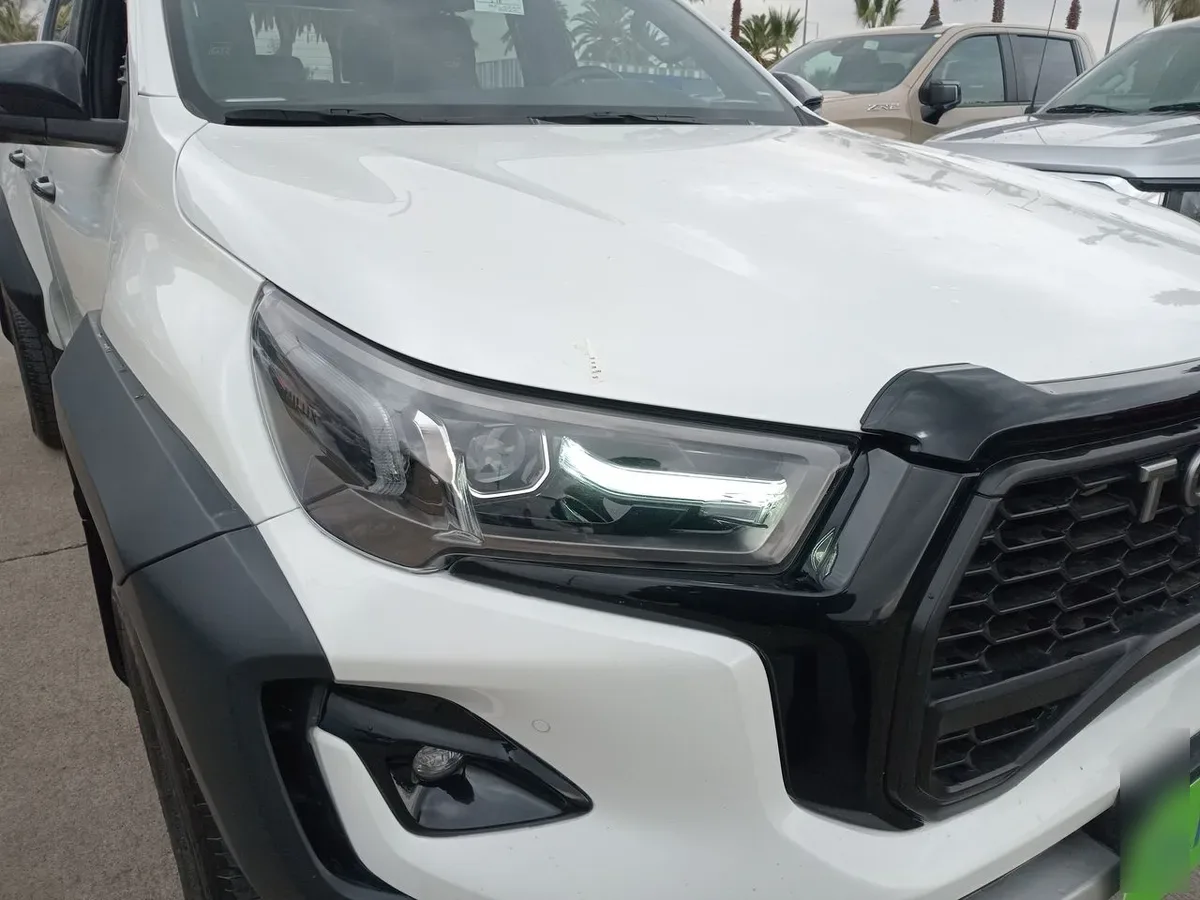 Toyota Hilux 2.8 Gr-S Diesel 4x4 Dob. Cab. At 4p año 2024