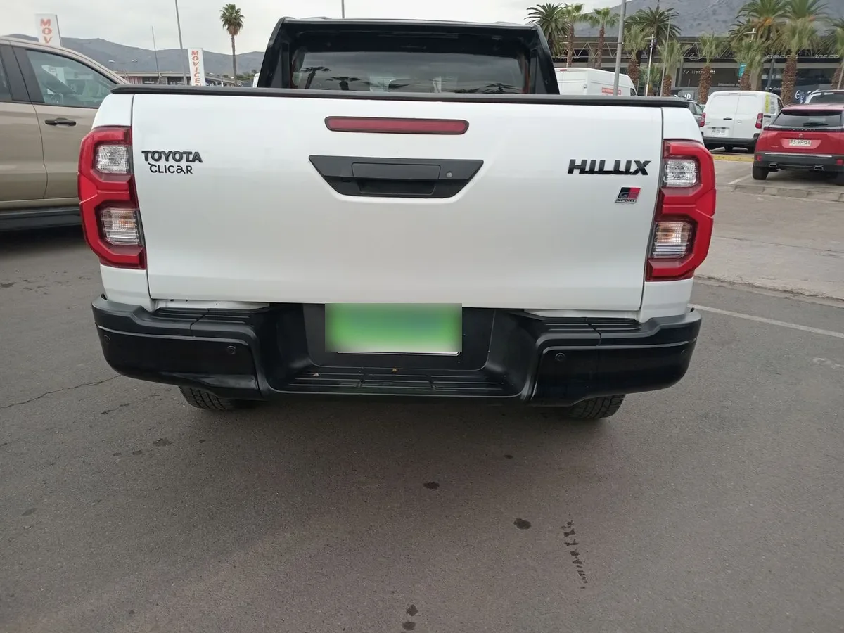 Toyota Hilux 2.8 Gr-S Diesel 4x4 Dob. Cab. At 4p año 2024