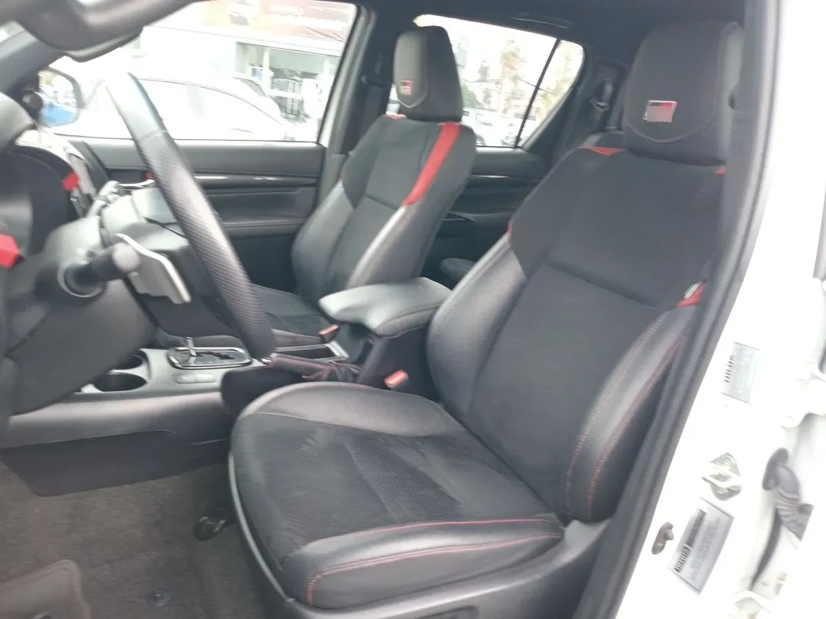 Toyota Hilux 2.8 Gr-S Diesel 4x4 Dob. Cab. At 4p año 2024