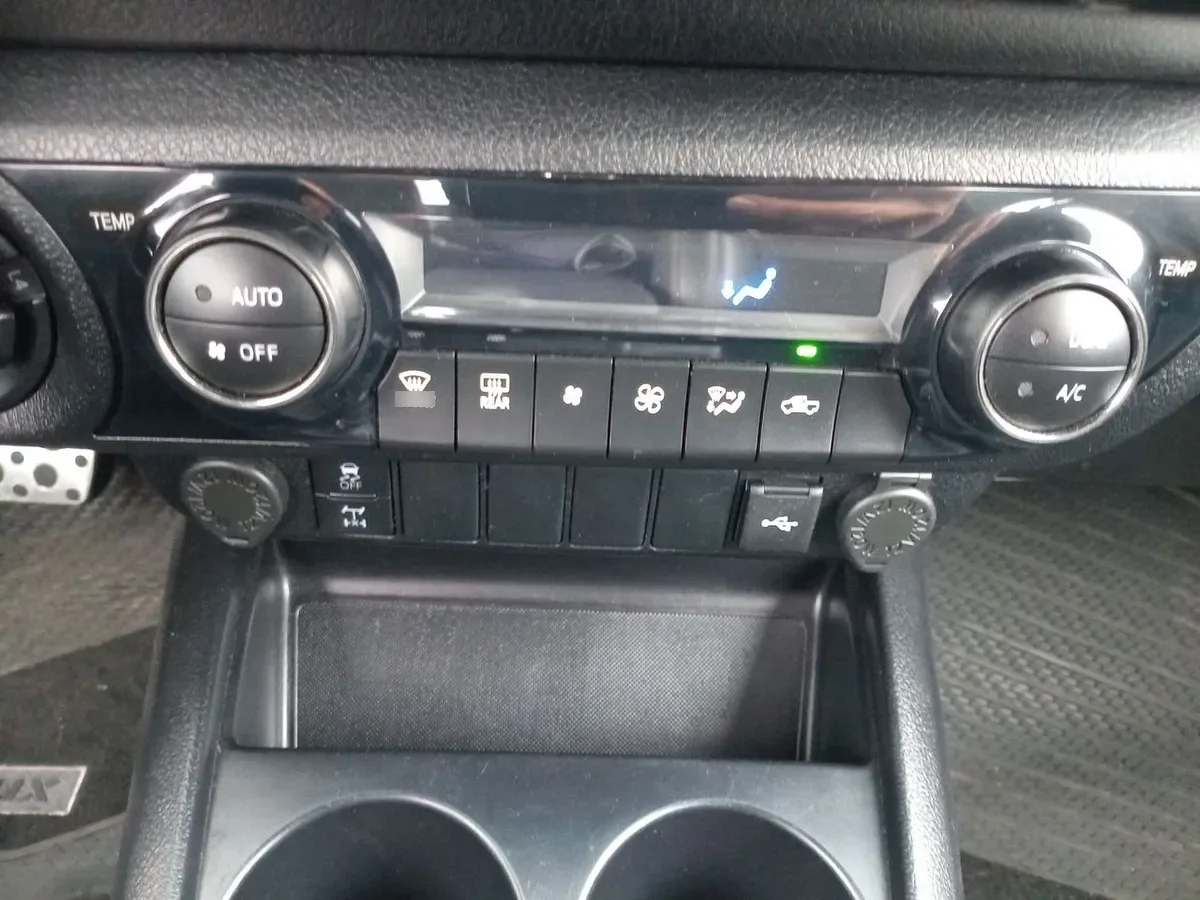 Toyota Hilux 2.8 Gr-S Diesel 4x4 Dob. Cab. At 4p año 2024