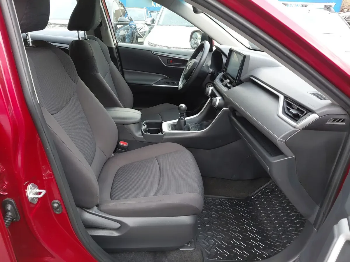 Toyota Rav 4 2.0 Le 4x2 Mt 5p año 2023