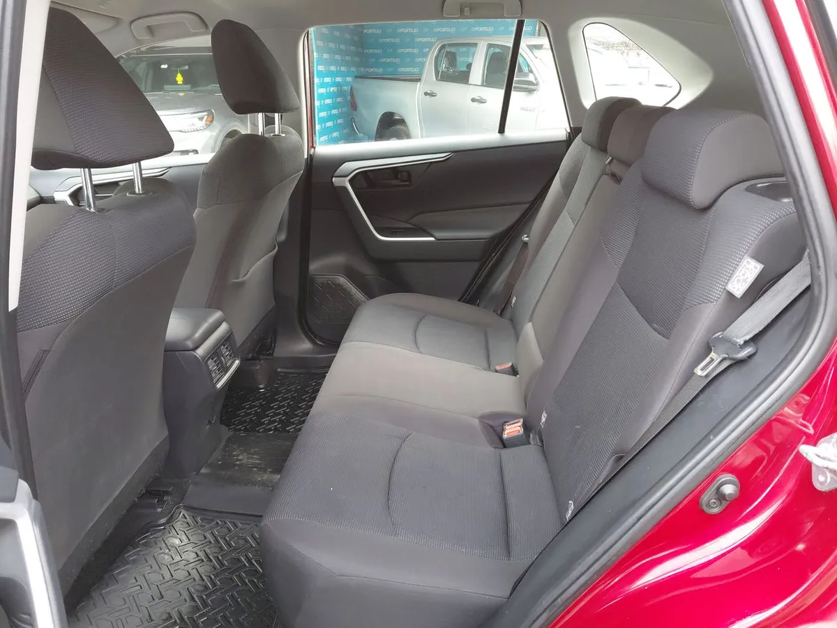 Toyota Rav 4 2.0 Le 4x2 Mt 5p año 2023