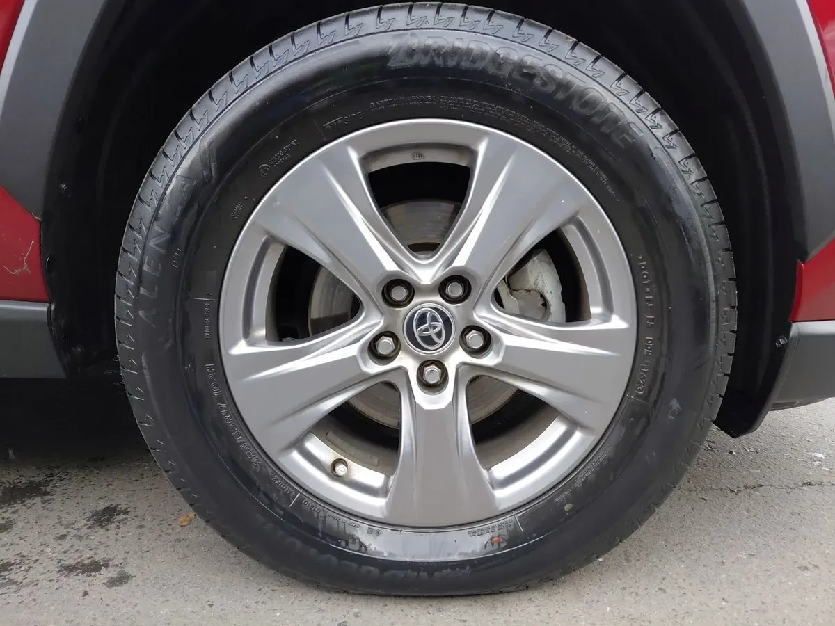 Toyota Rav 4 2.0 Le 4x2 Mt 5p año 2023
